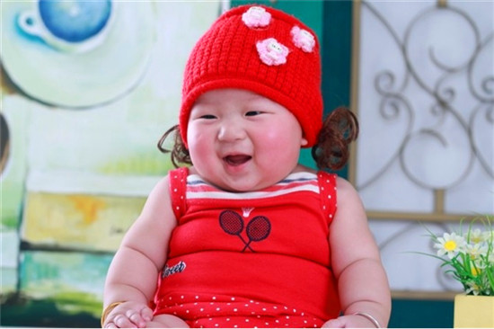 婴儿微笑是真的笑吗,婴儿生下来就会笑