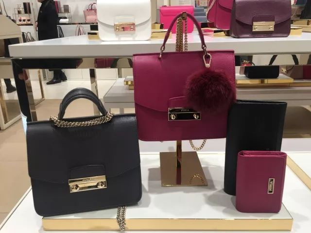 时代广场奥特莱斯打折店,katespade是什么档次