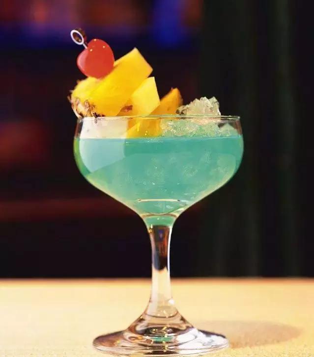 蓝色鸡尾酒调制配方大全,六种颜色的鸡尾酒