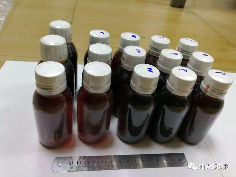 怒！藏身闹市公寓制贩“咳嗽水”130公斤，这群毒贩被抓时正在分装*品毒**