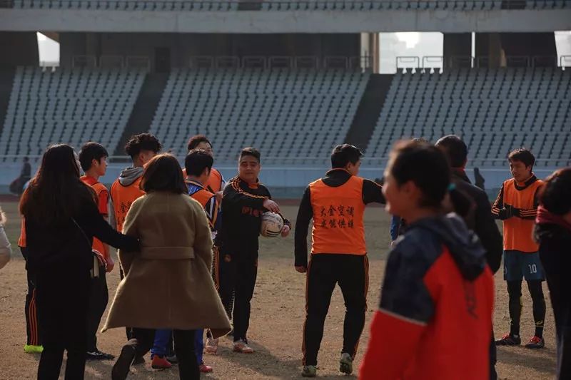 星旭实业2018年金意陶瓷砖|卡思摩地板贺岁杯足球赛在南昌举行