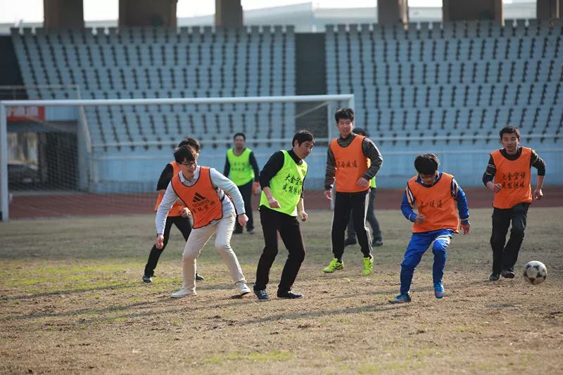 星旭实业2018年金意陶瓷砖|卡思摩地板贺岁杯足球赛在南昌举行