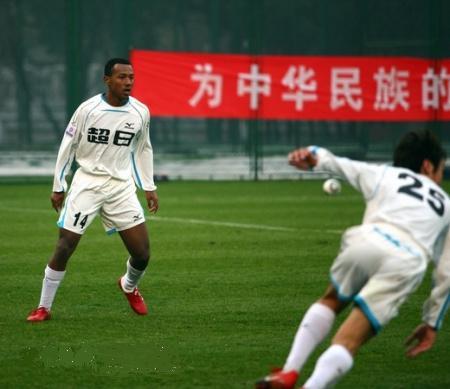 中超或将再现本土混血球员，三大球顶级联赛混血球员集齐都是黑人