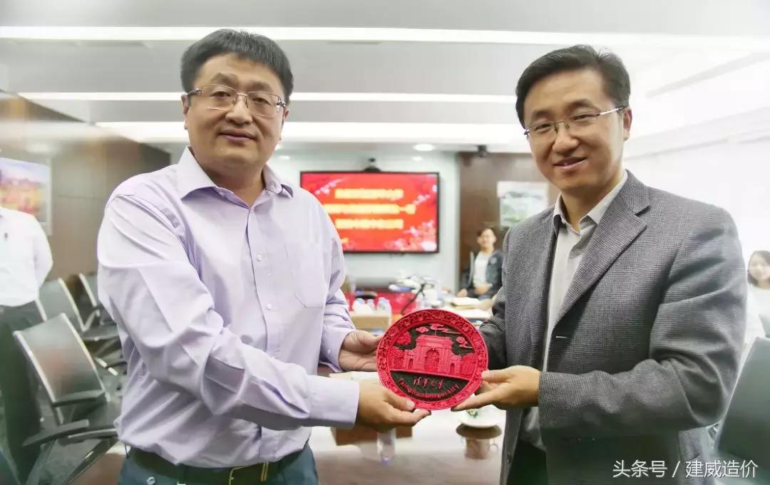 清华师生走进中建中东公司｜深耕荒漠大地，托起世界梦想