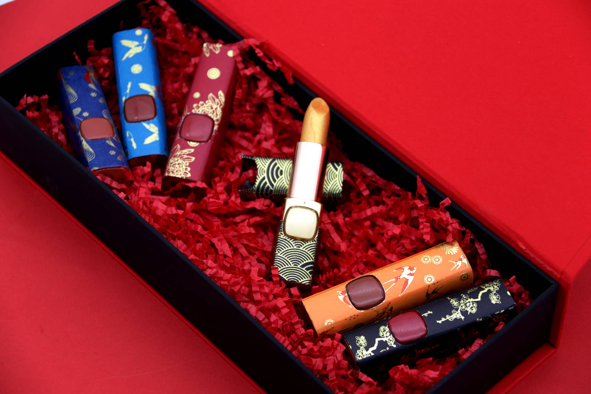 欧莱雅博物馆联名包装,欧莱雅口红化妆品礼盒