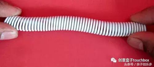 周末在家给孩子做什么玩具,熊孩子在家玩手机