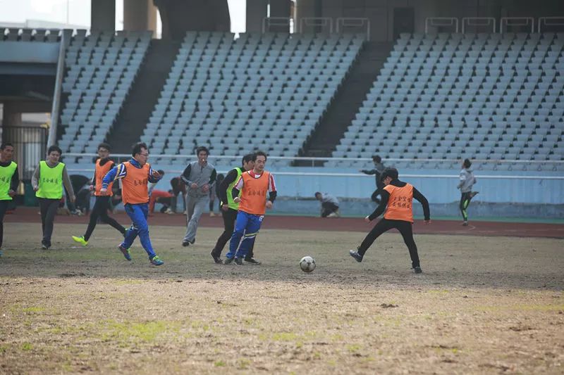 星旭实业2018年金意陶瓷砖|卡思摩地板贺岁杯足球赛在南昌举行