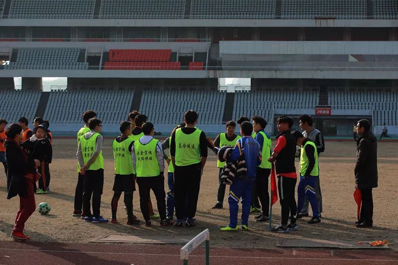 星旭实业2018年金意陶瓷砖|卡思摩地板贺岁杯足球赛在南昌举行