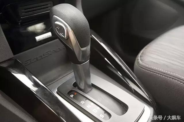 蜡烛灯+糟糕双离合，翼搏简直是廉价货里的“廉价机”！