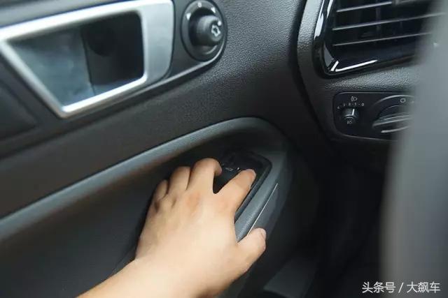 蜡烛灯+糟糕双离合，翼搏简直是廉价货里的“廉价机”！