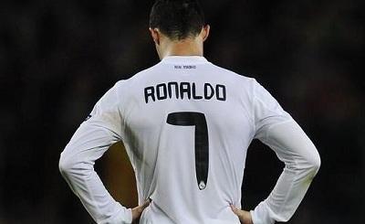 C罗又哑火了！狂射7脚零收获罕见被换下闭嘴手势回应镜头