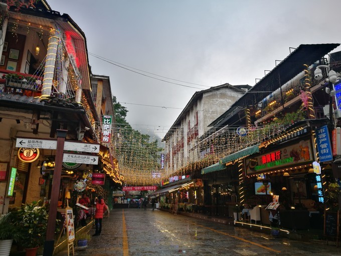 烟雨朦胧中的桂林山水,最简单桂林阳朔西街风景写生图片