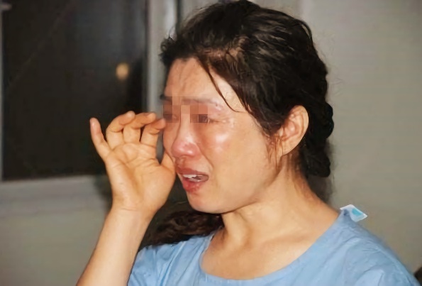 丈夫重病去世,无赖老头欺凌孤儿寡母,儿子怒揍他半身不遂