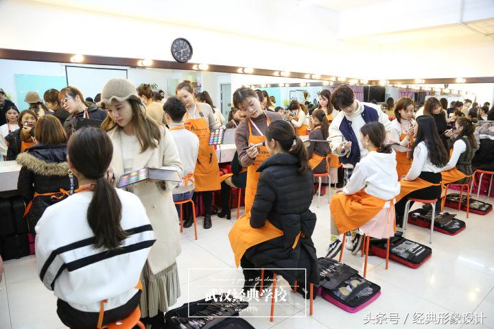 武汉学化妆去哪个培训机构好,武汉学化妆美容哪个学校好