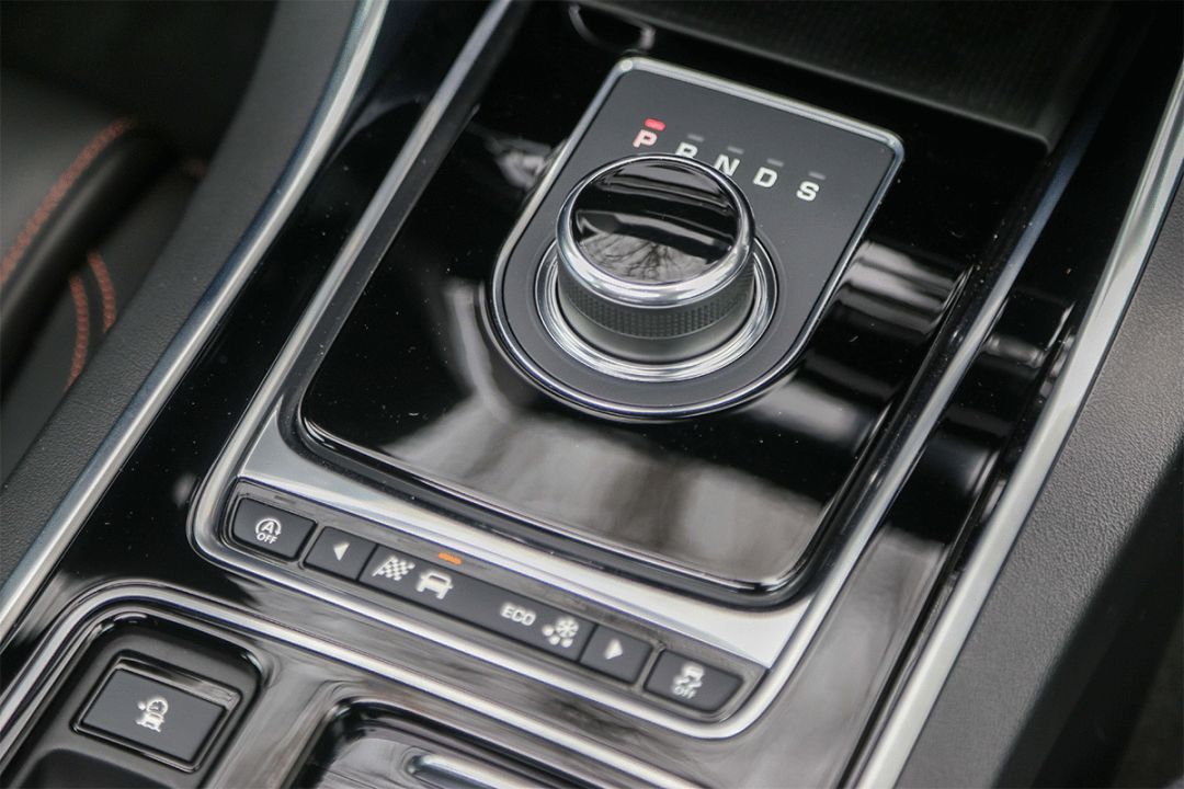 新款捷豹xel赛道,24款捷豹xel试驾体验