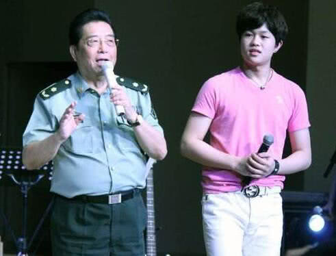 66岁刘銮雄再添千金,盘点娱乐圈老来得子的名人