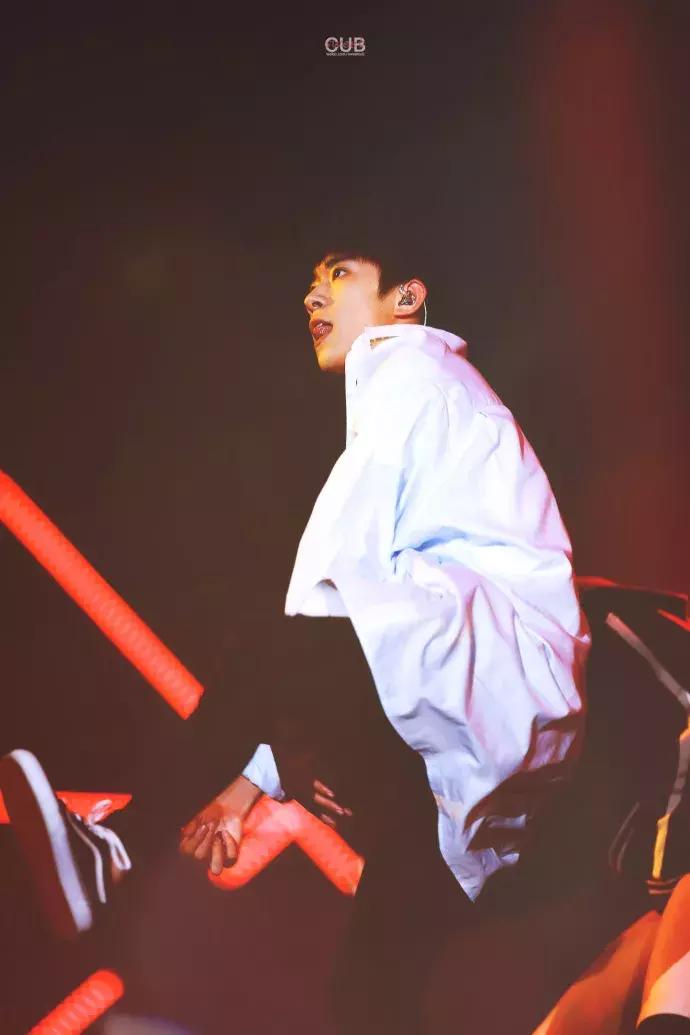 魔法城堡tfboys易烊千玺solo,易烊千玺个人舞台solo舞蹈