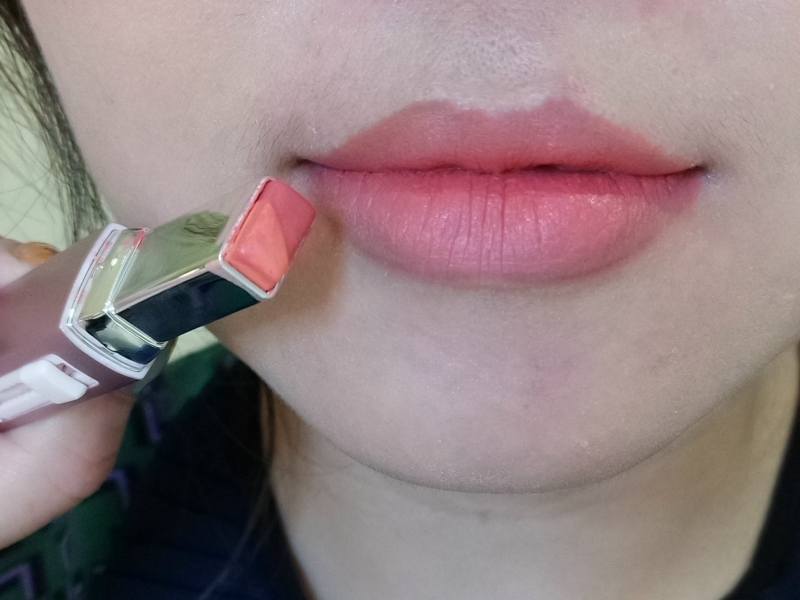 肉粉色唇泥盖唇色,肉粉色唇色