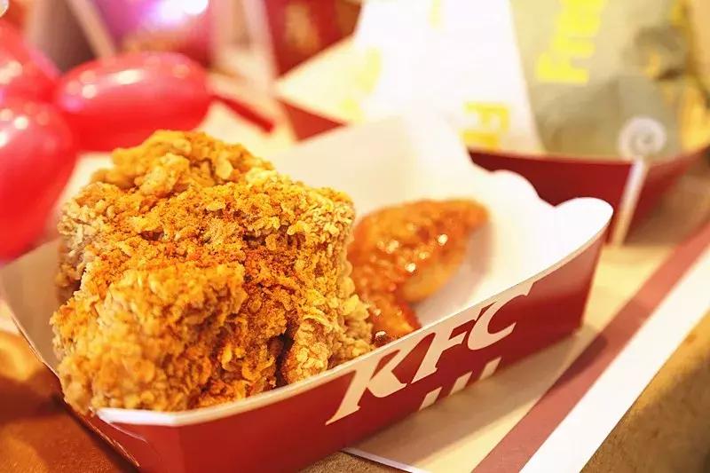 肯德基出新鸡翅啦!里面藏着的竟然是米饭?