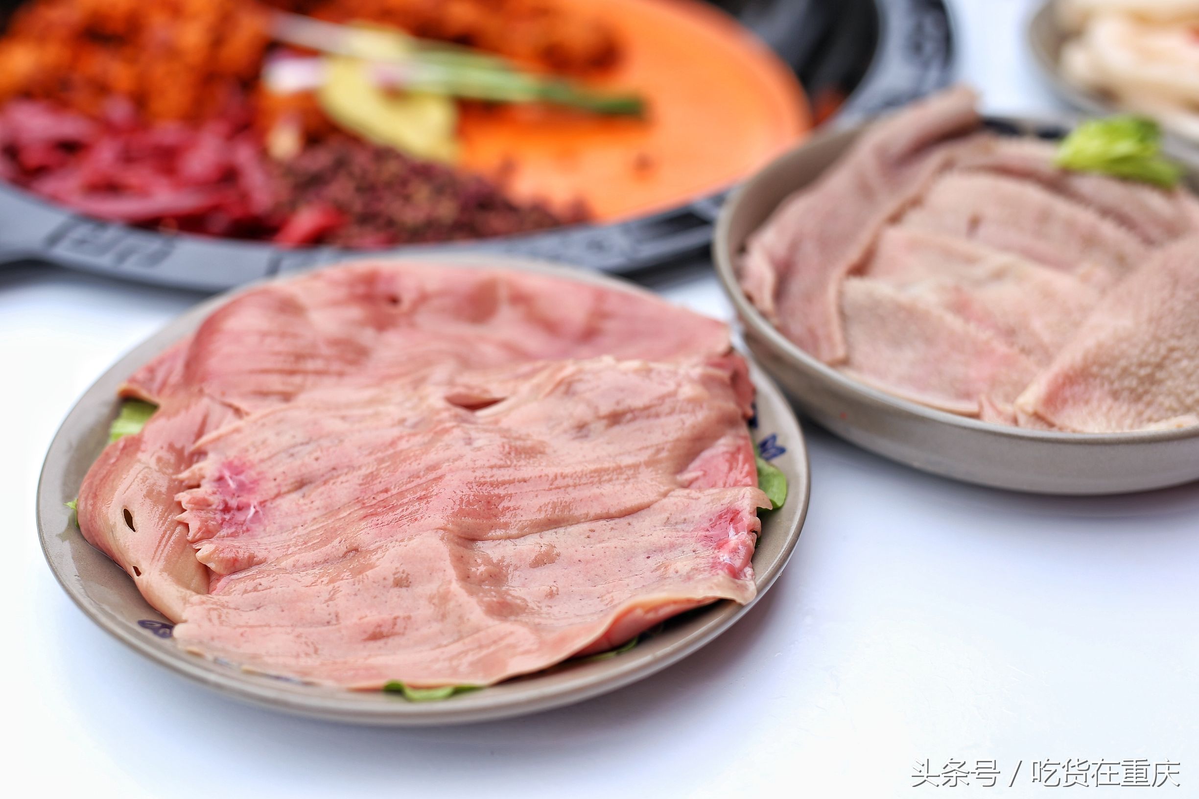 红得彻底,辣得翻天,“哈儿军长”的火锅逗是不一样