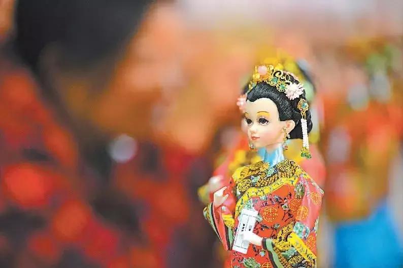 铅丝为骨骼，绢纱为肌肤，他用40年时间做出了最美“芭比娃娃”！