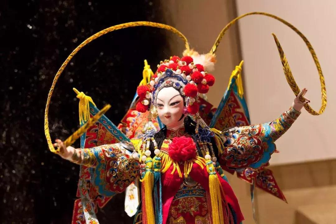 铅丝为骨骼，绢纱为肌肤，他用40年时间做出了最美“芭比娃娃”！