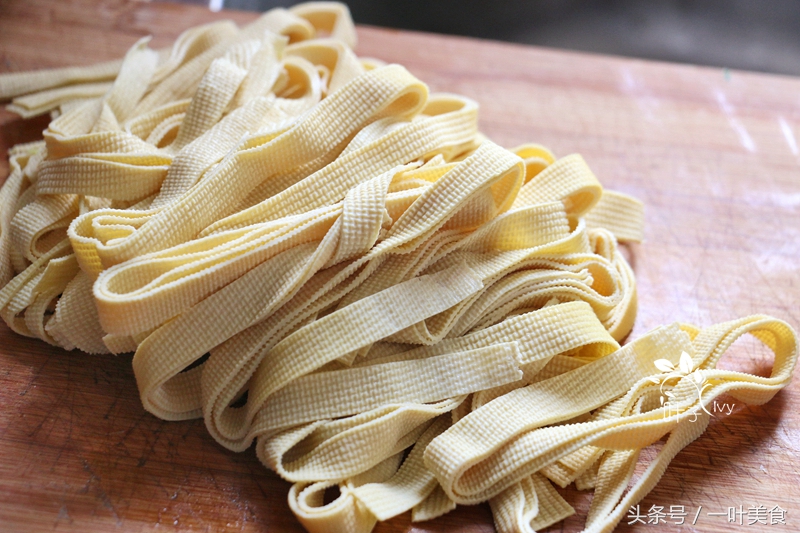 小作坊辣条的危害的加工过程,小作坊的辣条吃多了会导致什么病