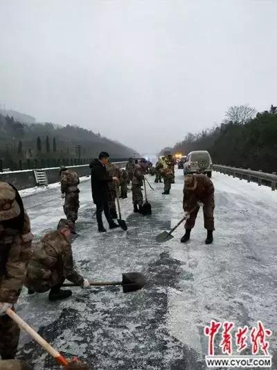 小孩吃辣条吃进icu,少年吃15包辣条抢救