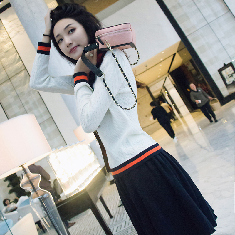 欧洲站网红款名媛复古蕾丝透明针织遮肉减龄两件套时髦斗篷连衣裙