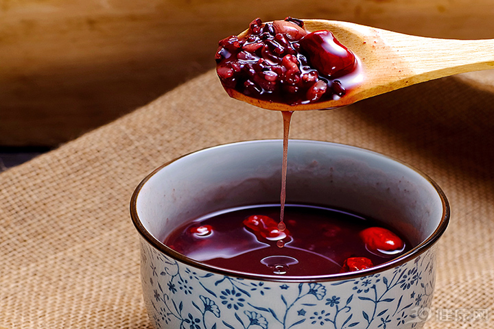 月子餐要怎么吃宝宝才有奶吃,产妇坐月子的四周最佳食谱