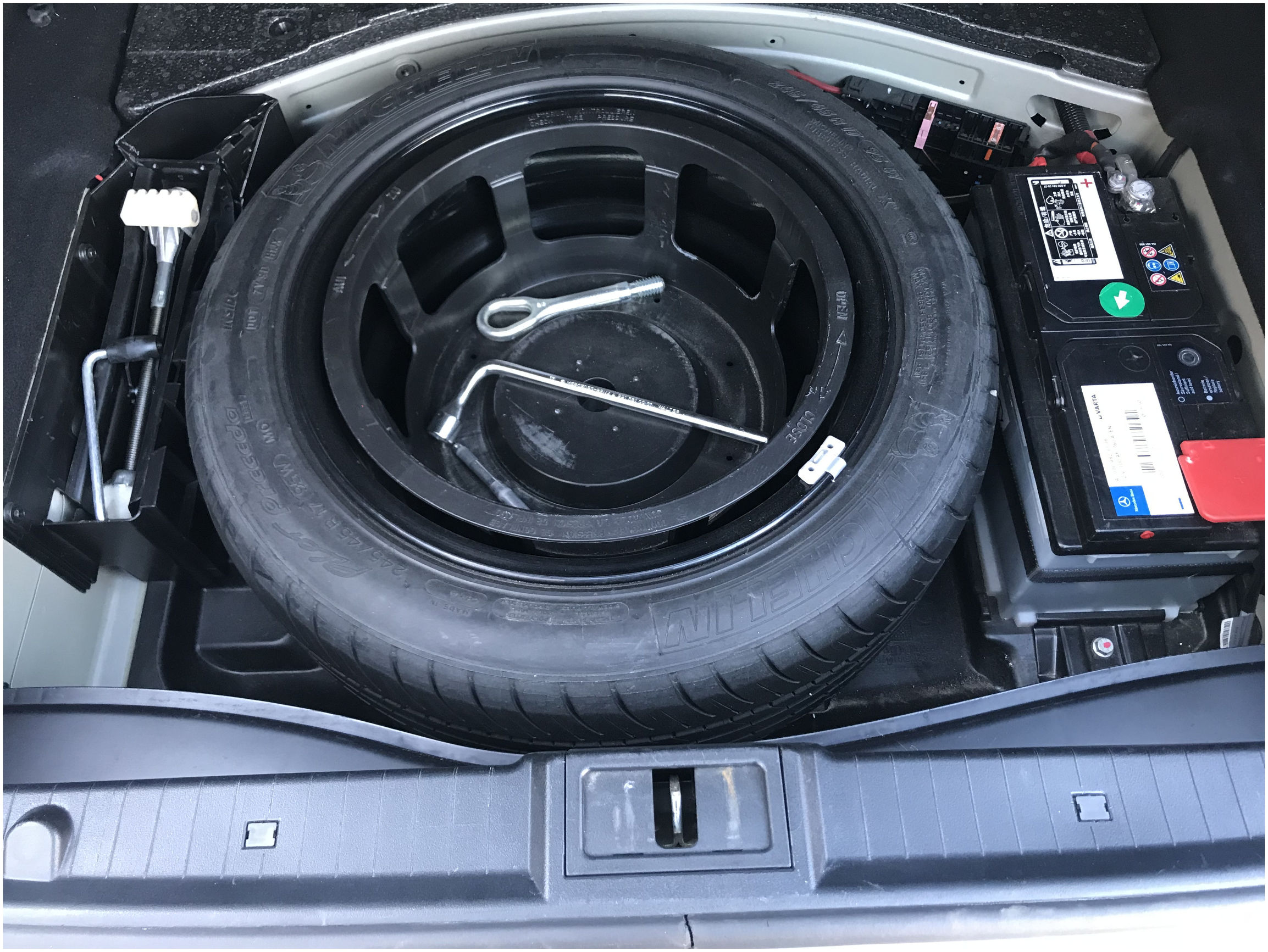 奔驰e280老款落地价,奔驰e280值得买吗