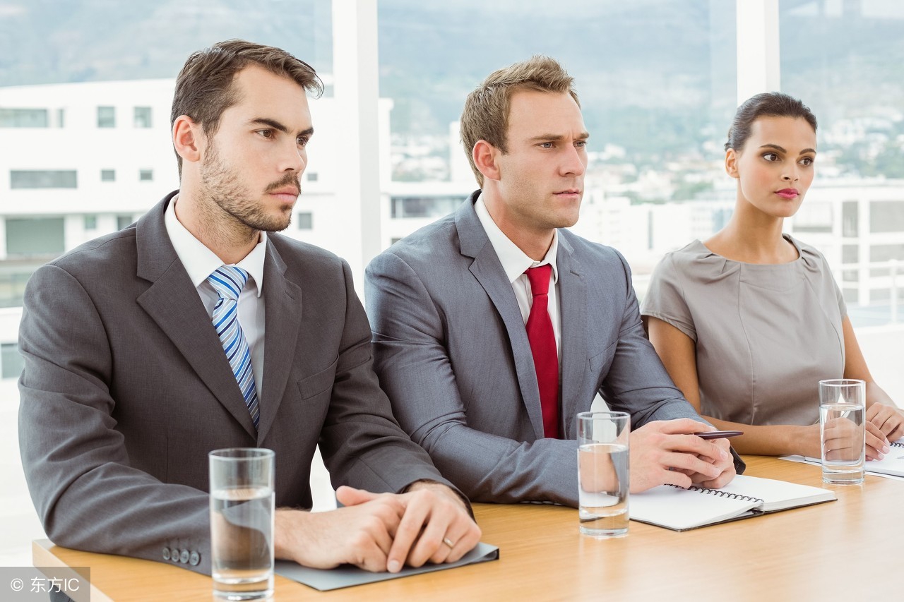 面试官问你酒量应该怎么回答,面试官问你喝酒了吗