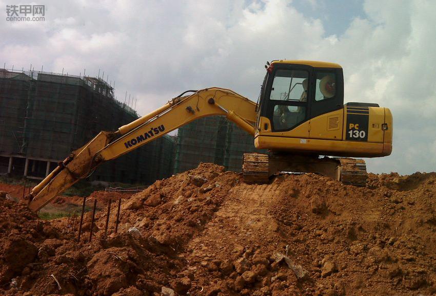 小松pc01一小时能挖多少方土,小松360一天可以挖多少米管沟