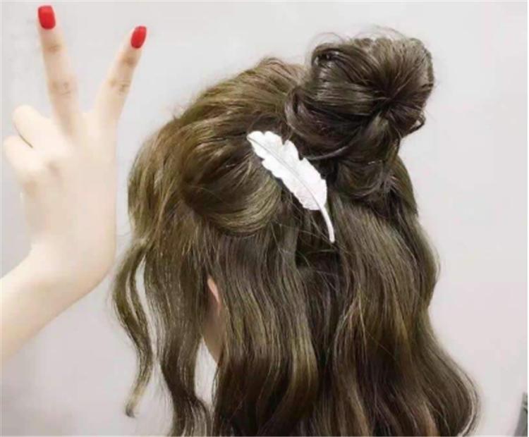 短发女生头发翘怎么办,适合头发爱翘的女生的短发