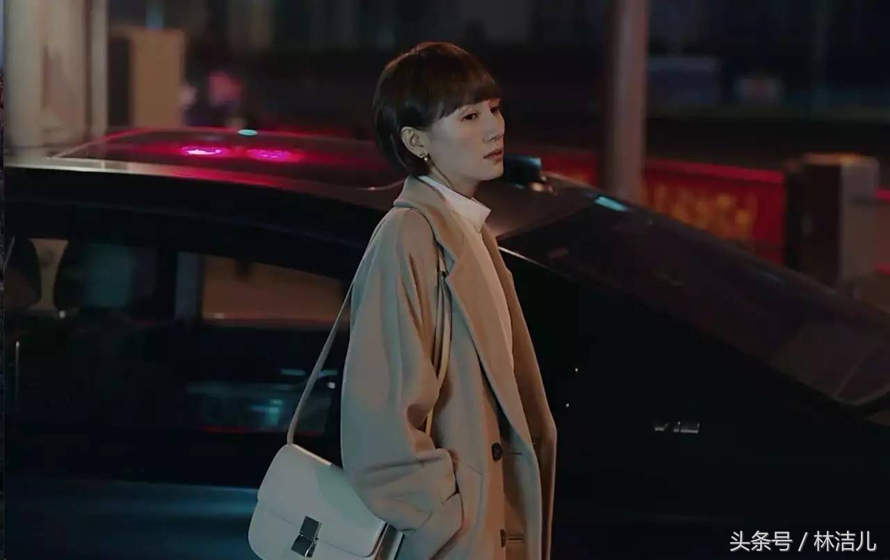 这个女人太强大了，她设计的所有包都成了爆款，连王菲都爱得不行