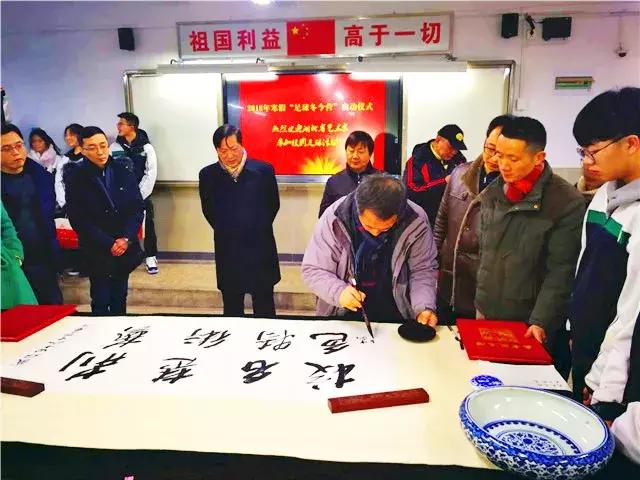 以球会友感受青山绿水红钢城别样精彩