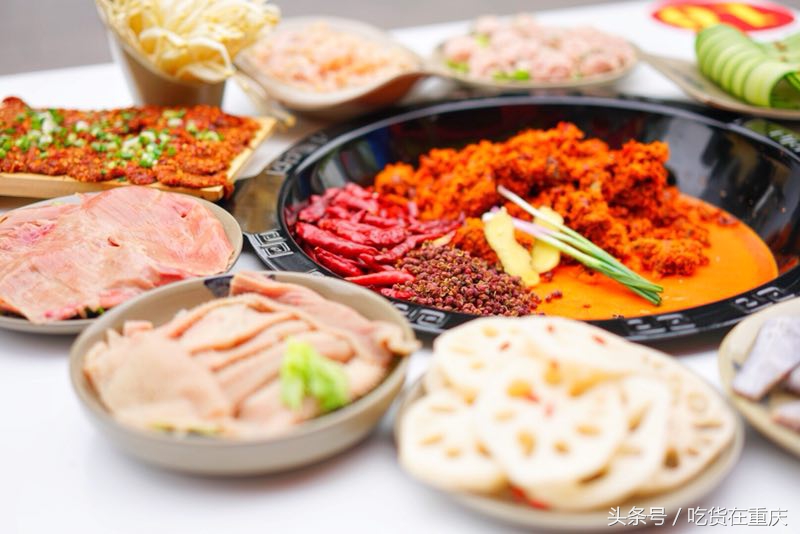 红得彻底,辣得翻天,“哈儿军长”的火锅逗是不一样