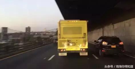 90后姑娘弃笔摆摊,90后清华学生弃笔从戎