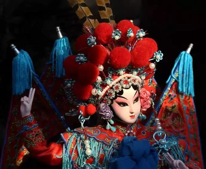 铅丝为骨骼，绢纱为肌肤，他用40年时间做出了最美“芭比娃娃”！