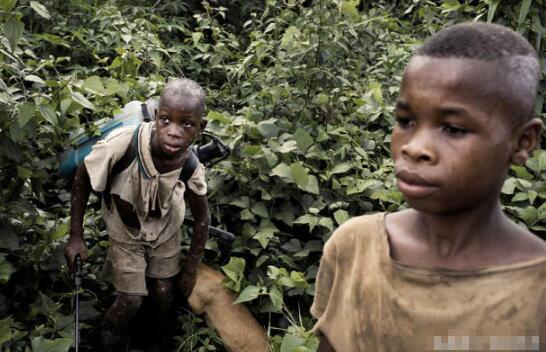 实拍:那些饱受摧残的非洲儿童,穷得让人无法想象!