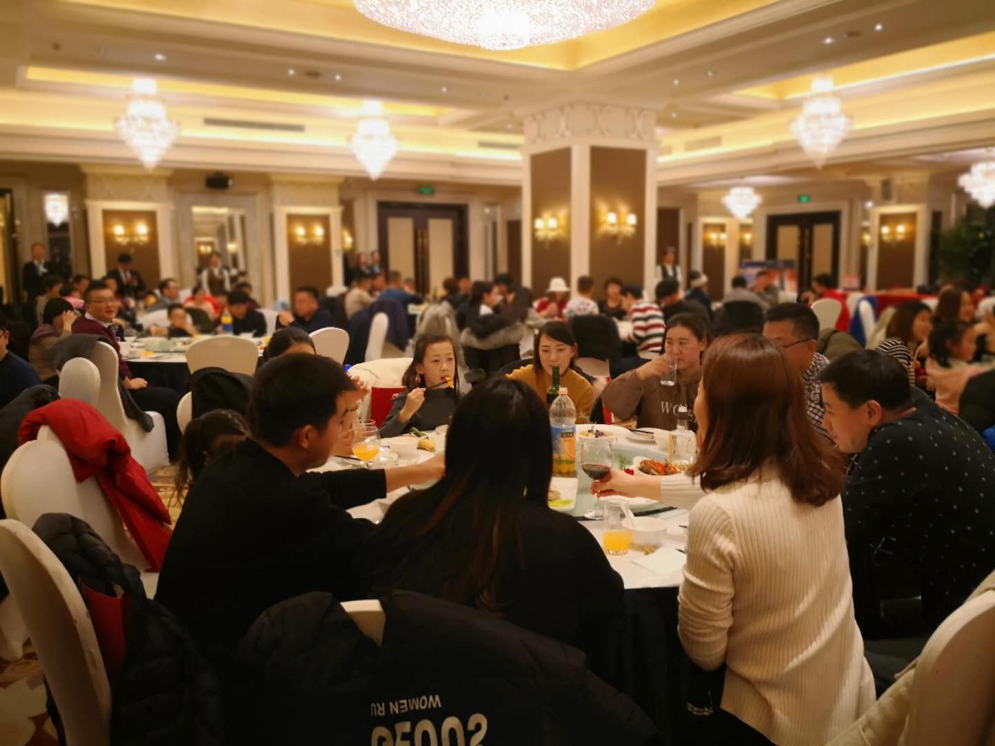 辉煌13载河南中德宝宝马客户年终答谢会完满成功