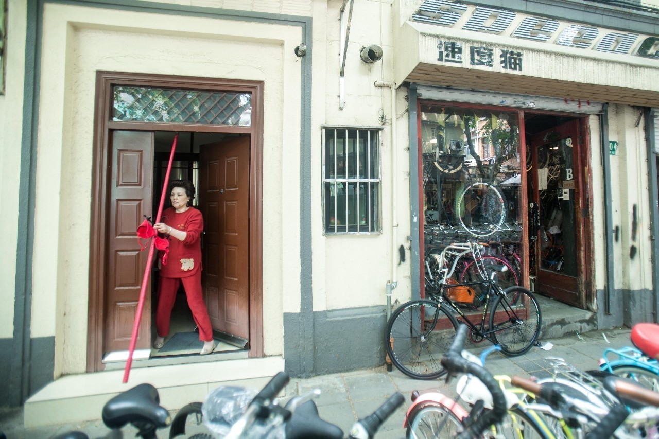 脚踏车铺开成了饭店，不远万里来的智利人当洗碗工......|海派小店