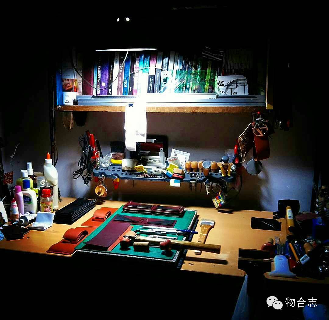 做皮具的工作台,复古皮具工作室