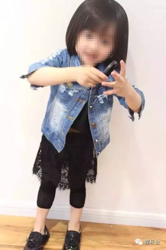 孩子从学校三楼跳下，只因妈妈在老师面前这么做