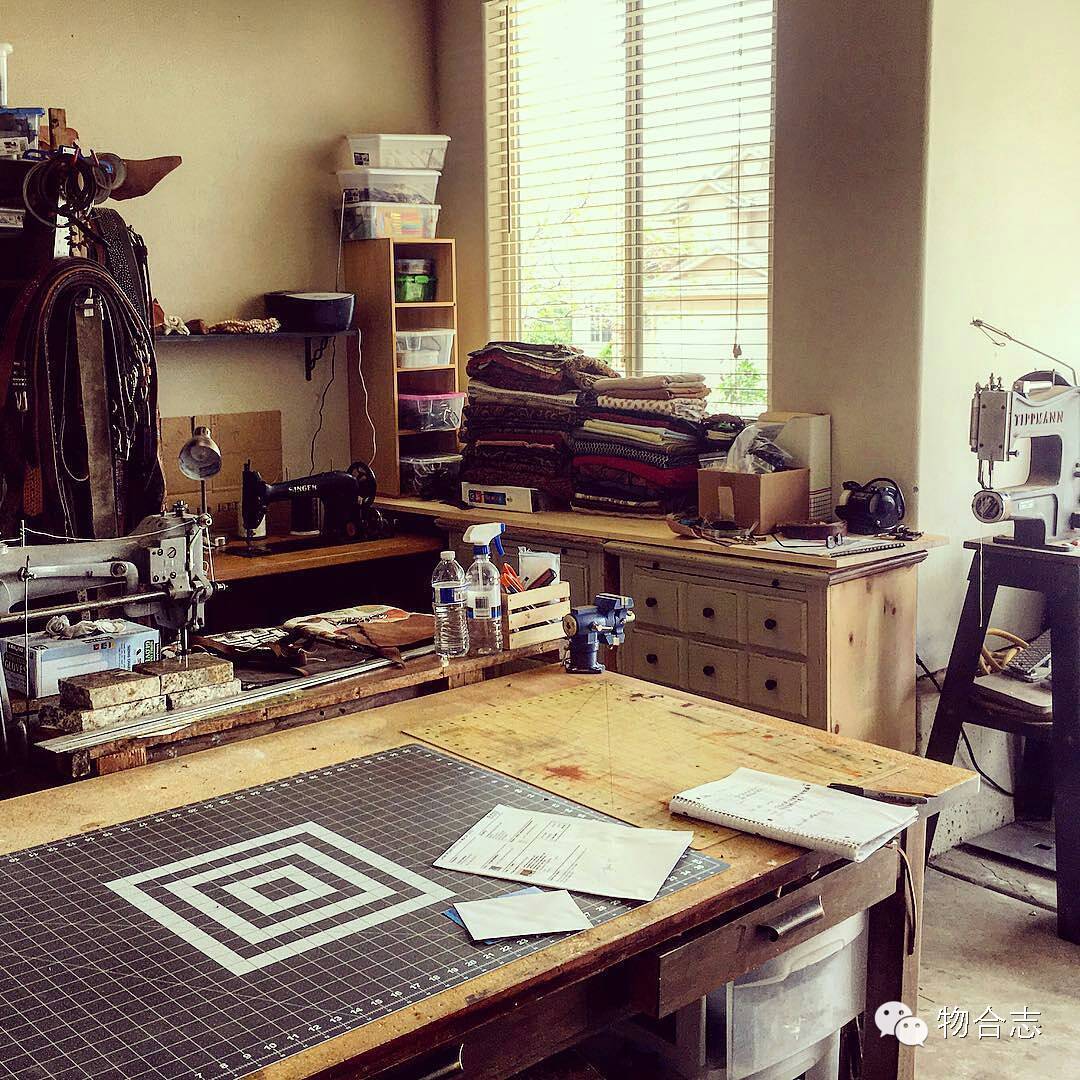 做皮具的工作台,复古皮具工作室