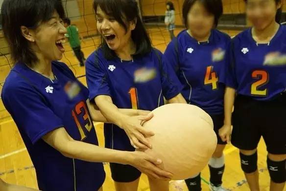 麻麻，请再打一次我完美柔润丰满的屁屁吧！