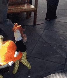 新闻FAN|顺手牵了个编织袋过海关谁也没猜到结局是！