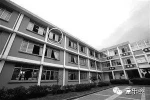 孩子从学校三楼跳下，只因妈妈在老师面前这么做