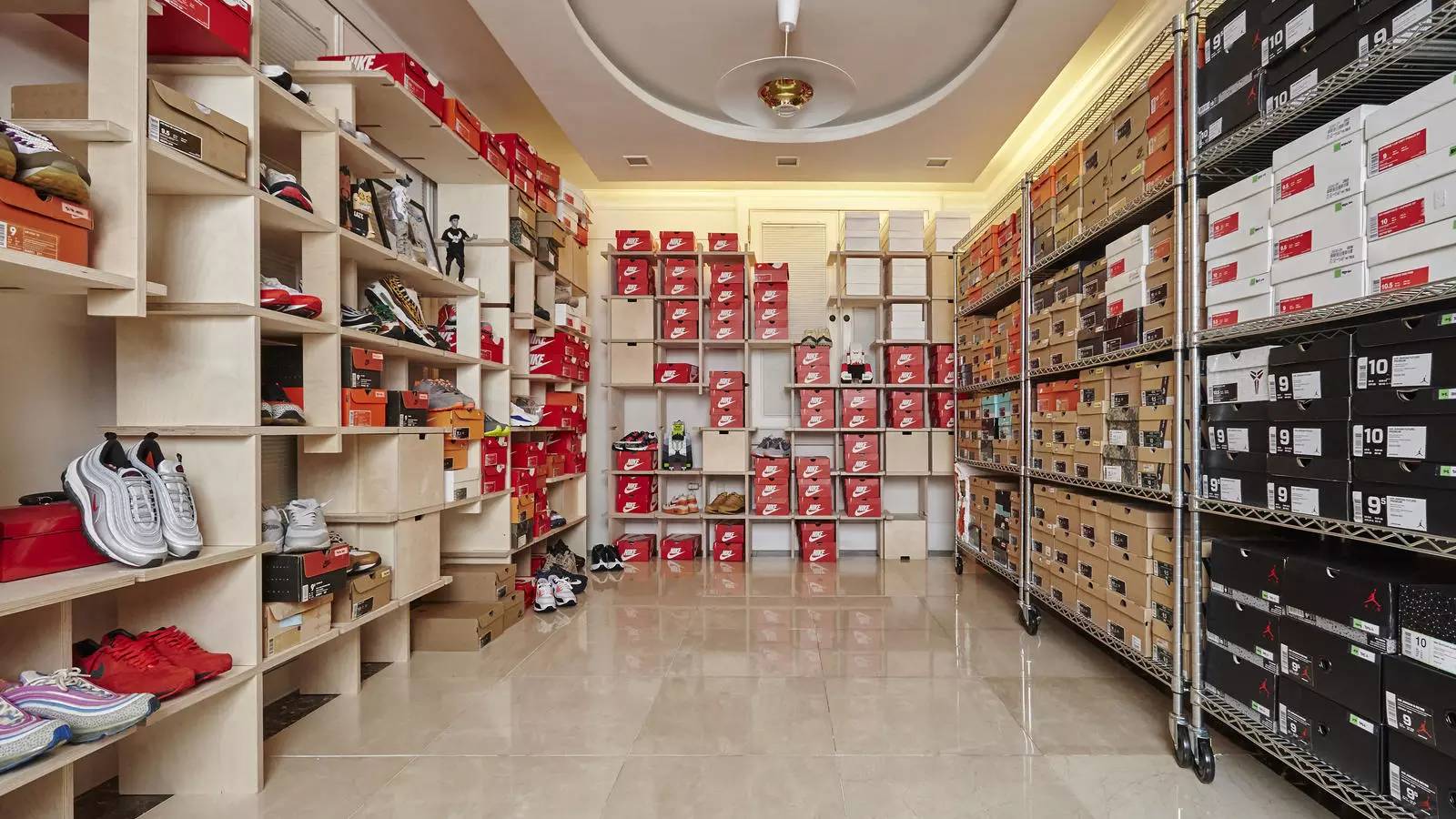 nike价值30万的鞋,nike一共赚了多少钱