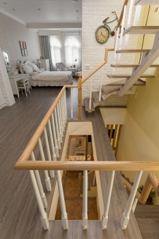 楼梯扶手栏杆拉开了怎么修复,楼梯安装扶手打开裂缝怎么修补